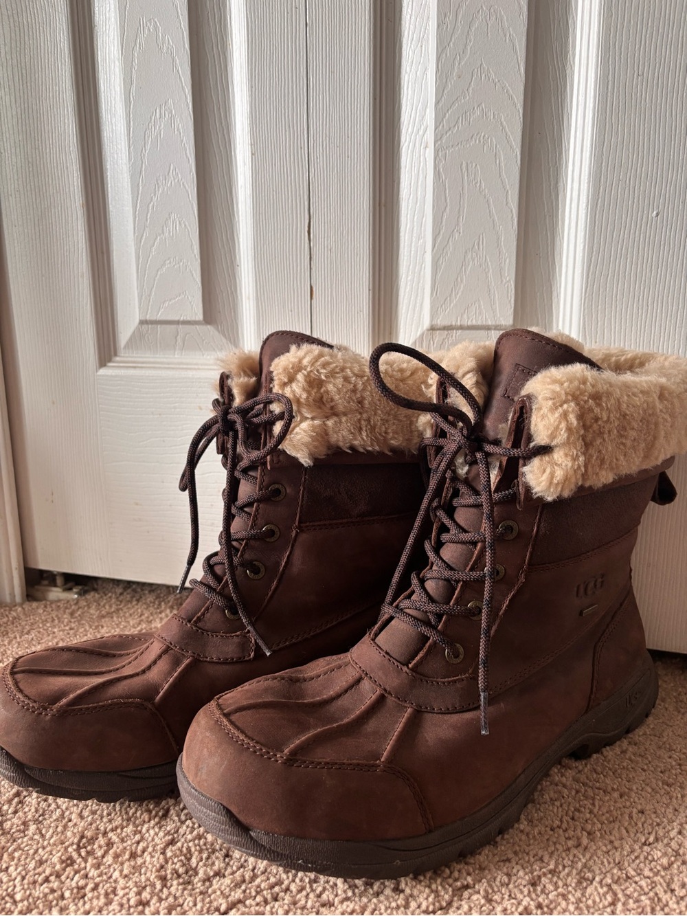 UGG Dark Brown Lace-Up Shearling Collar Winter Boots